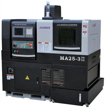 Tornio CNC a 3 assi